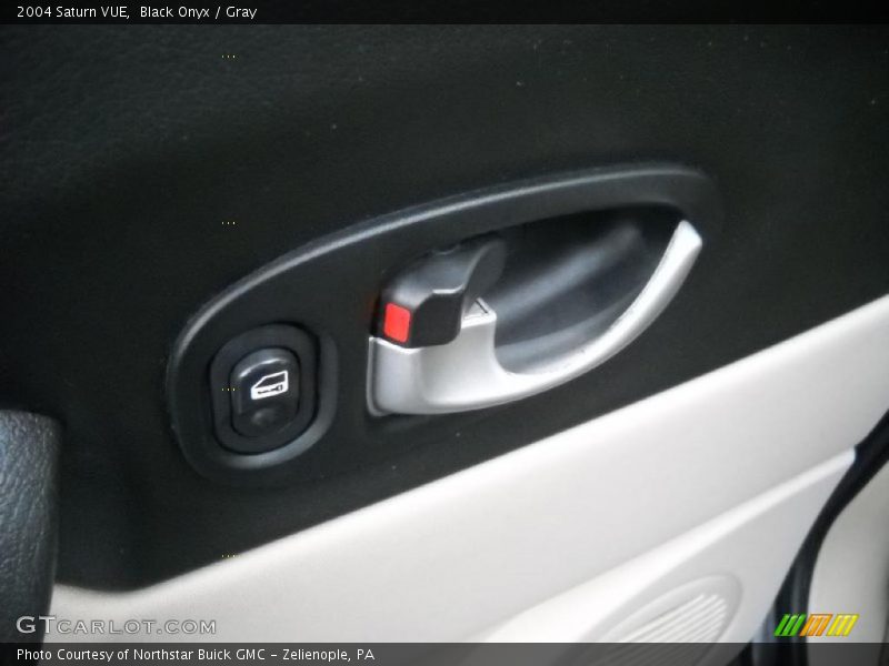 Black Onyx / Gray 2004 Saturn VUE