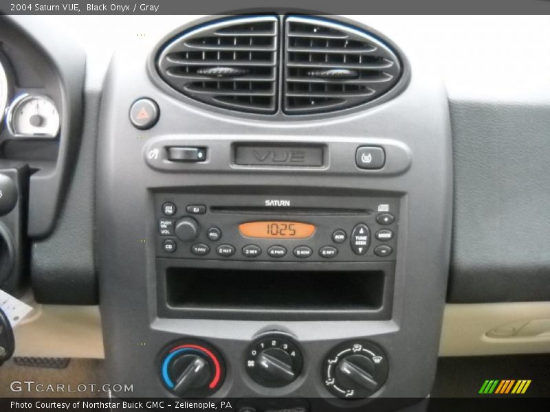 Black Onyx / Gray 2004 Saturn VUE