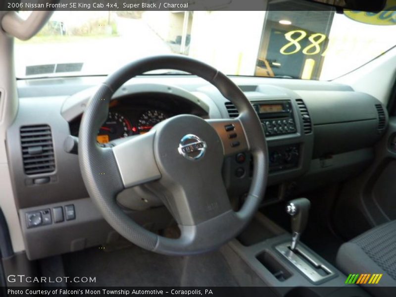  2006 Frontier SE King Cab 4x4 Charcoal Interior