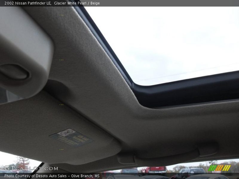 Glacier White Pearl / Beige 2002 Nissan Pathfinder LE