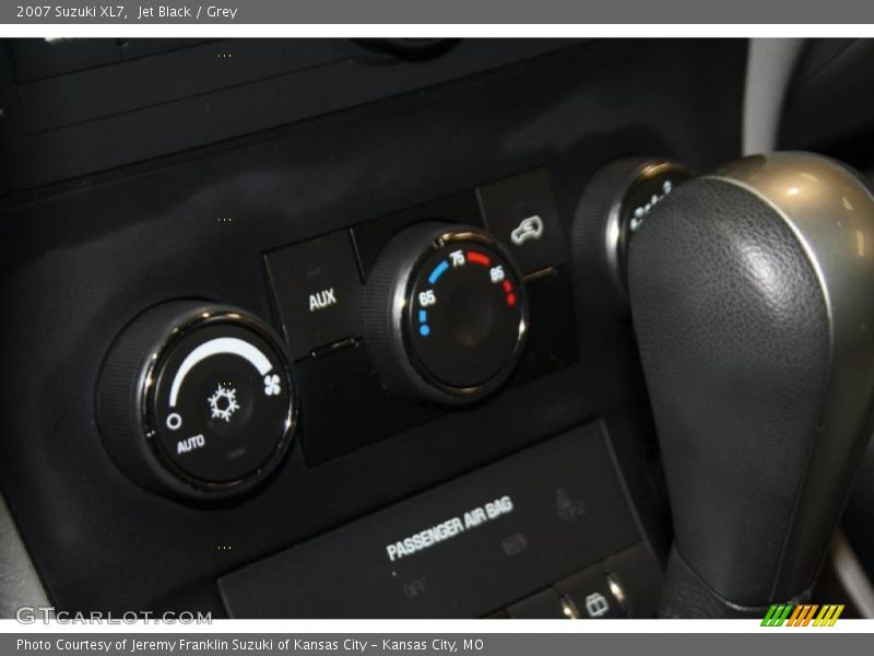 Jet Black / Grey 2007 Suzuki XL7
