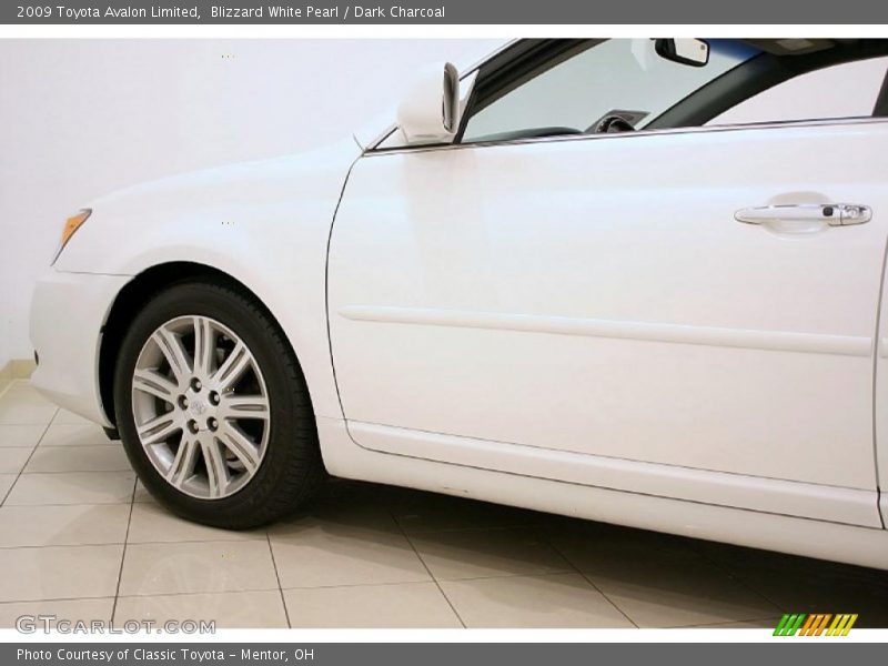 Blizzard White Pearl / Dark Charcoal 2009 Toyota Avalon Limited