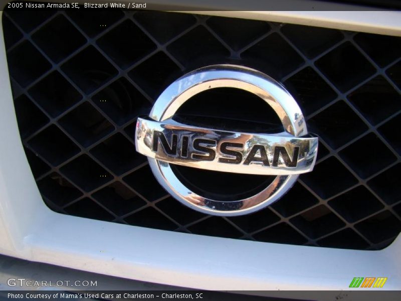 Blizzard White / Sand 2005 Nissan Armada SE