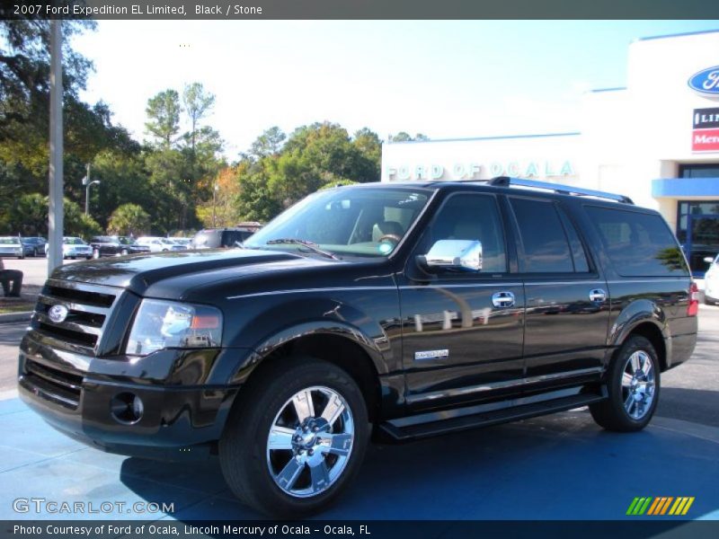 Front 3/4 View of 2007 Expedition EL Limited