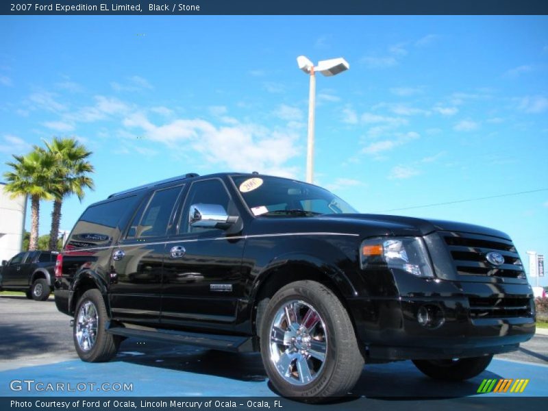Front 3/4 View of 2007 Expedition EL Limited