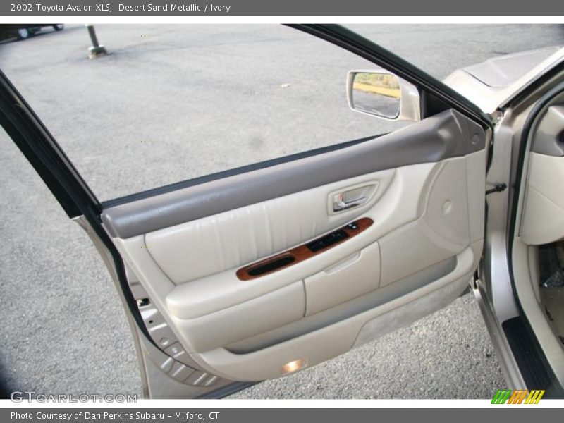 Desert Sand Metallic / Ivory 2002 Toyota Avalon XLS