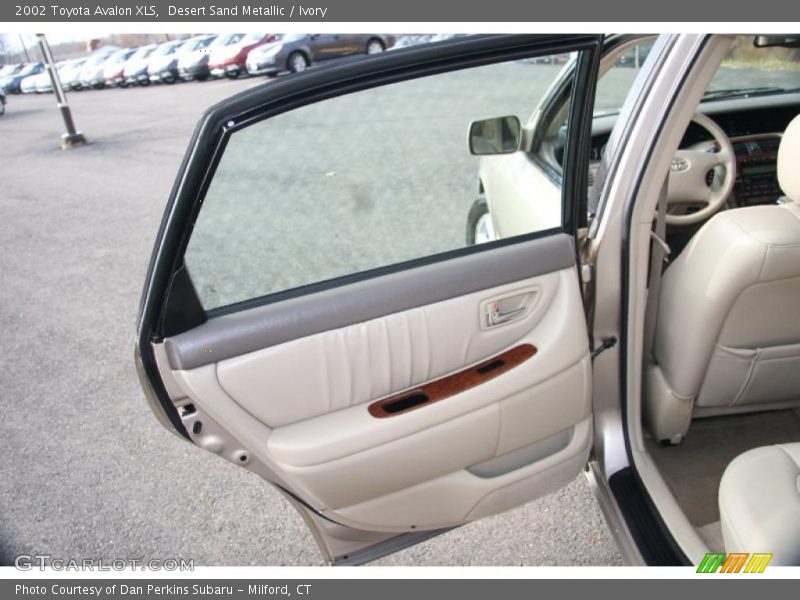 Desert Sand Metallic / Ivory 2002 Toyota Avalon XLS