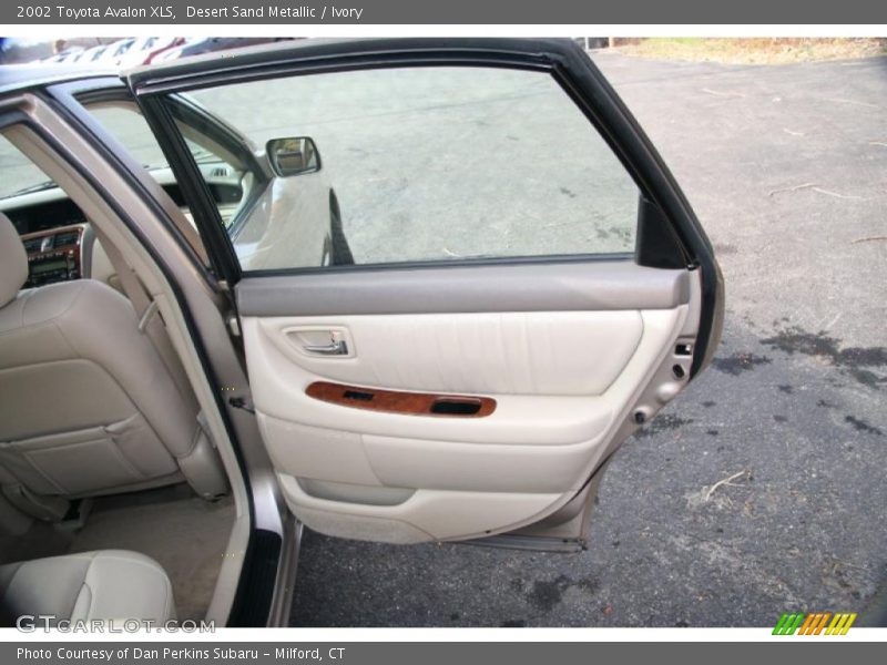 Desert Sand Metallic / Ivory 2002 Toyota Avalon XLS
