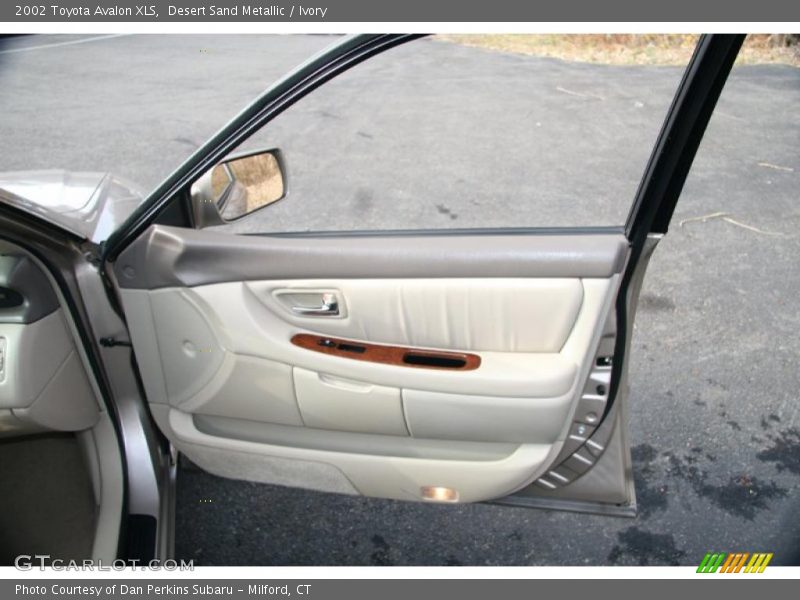 Desert Sand Metallic / Ivory 2002 Toyota Avalon XLS