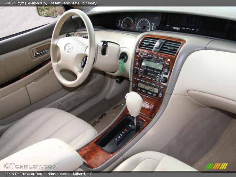 Desert Sand Metallic / Ivory 2002 Toyota Avalon XLS