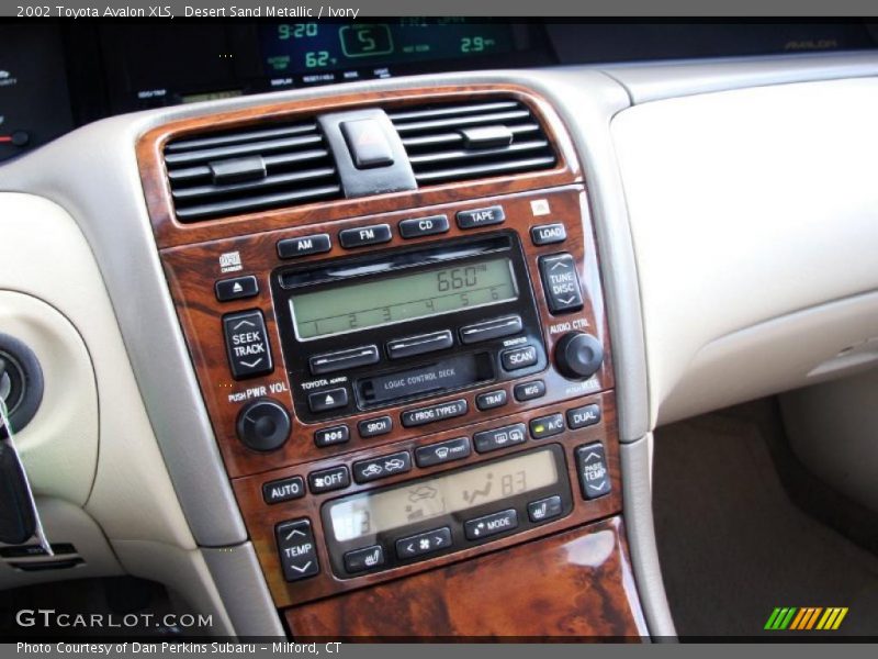 Desert Sand Metallic / Ivory 2002 Toyota Avalon XLS