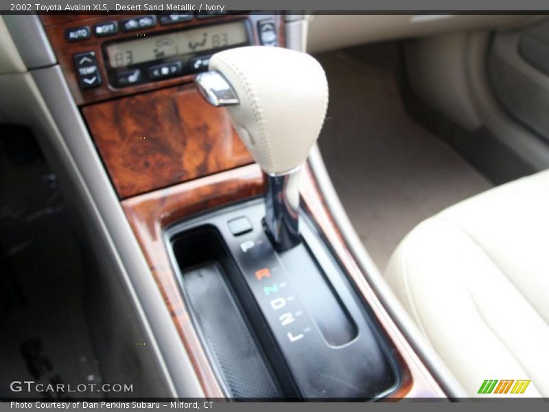 Desert Sand Metallic / Ivory 2002 Toyota Avalon XLS