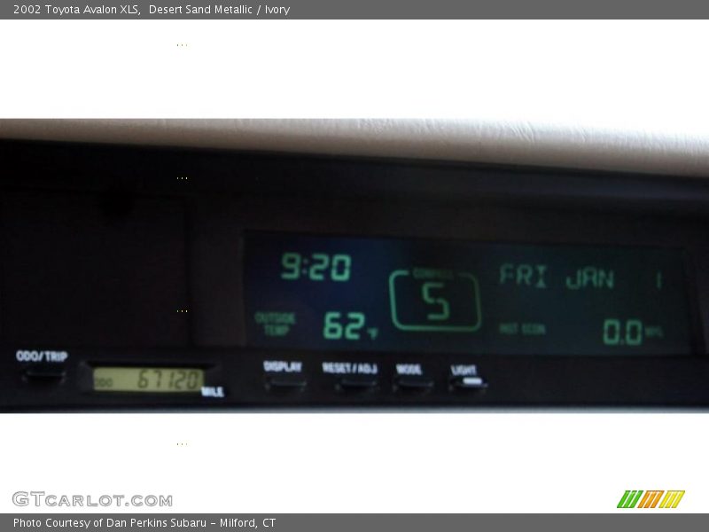 Desert Sand Metallic / Ivory 2002 Toyota Avalon XLS