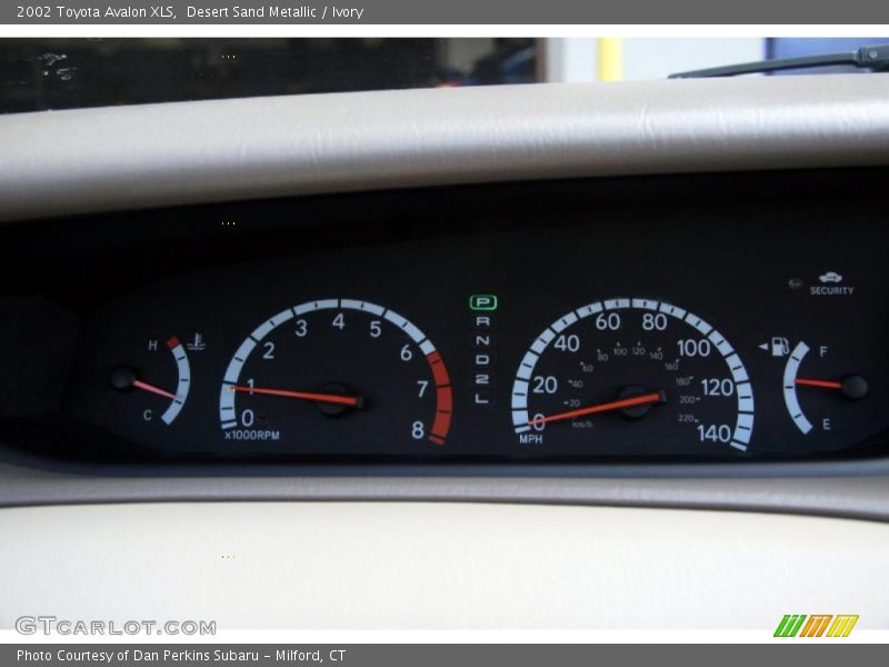 Desert Sand Metallic / Ivory 2002 Toyota Avalon XLS