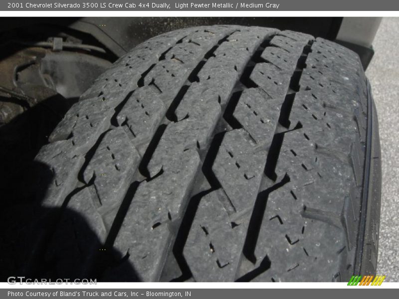 Light Pewter Metallic / Medium Gray 2001 Chevrolet Silverado 3500 LS Crew Cab 4x4 Dually