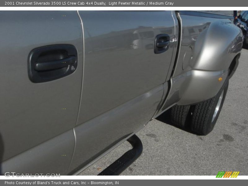 Light Pewter Metallic / Medium Gray 2001 Chevrolet Silverado 3500 LS Crew Cab 4x4 Dually