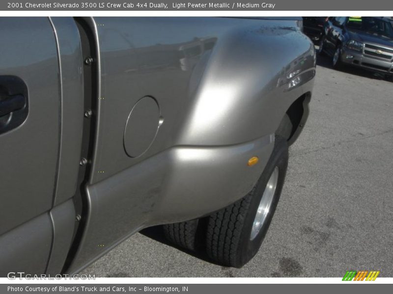 Light Pewter Metallic / Medium Gray 2001 Chevrolet Silverado 3500 LS Crew Cab 4x4 Dually