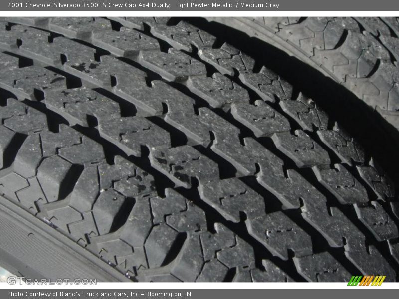 Light Pewter Metallic / Medium Gray 2001 Chevrolet Silverado 3500 LS Crew Cab 4x4 Dually