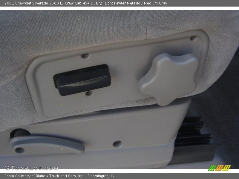 Light Pewter Metallic / Medium Gray 2001 Chevrolet Silverado 3500 LS Crew Cab 4x4 Dually