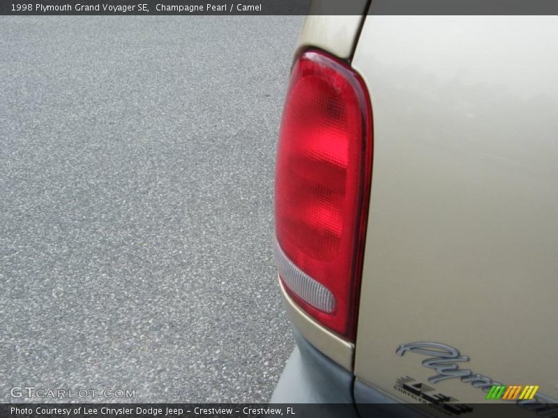 Champagne Pearl / Camel 1998 Plymouth Grand Voyager SE