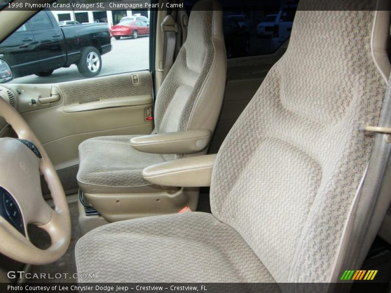 Champagne Pearl / Camel 1998 Plymouth Grand Voyager SE