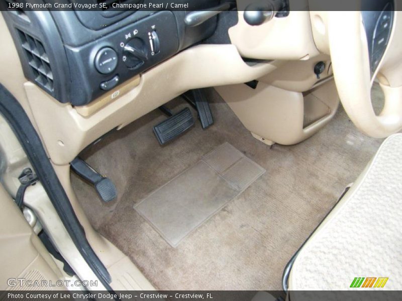 Champagne Pearl / Camel 1998 Plymouth Grand Voyager SE