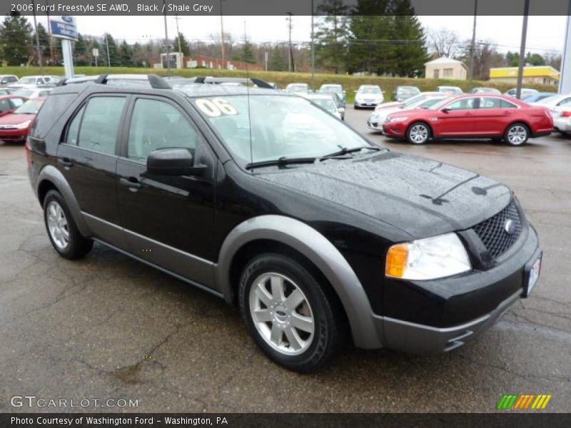 Front 3/4 View of 2006 Freestyle SE AWD