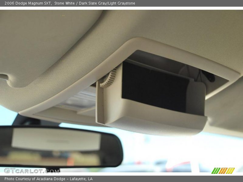 Stone White / Dark Slate Gray/Light Graystone 2006 Dodge Magnum SXT