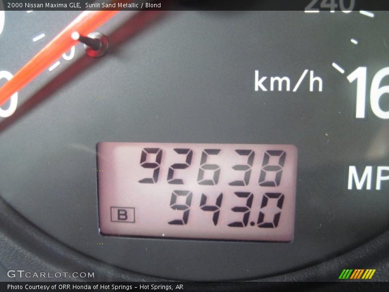 Sunlit Sand Metallic / Blond 2000 Nissan Maxima GLE
