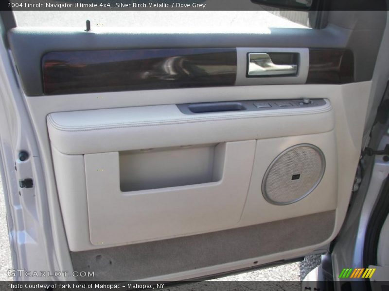 Silver Birch Metallic / Dove Grey 2004 Lincoln Navigator Ultimate 4x4