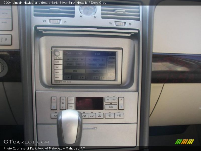 Silver Birch Metallic / Dove Grey 2004 Lincoln Navigator Ultimate 4x4