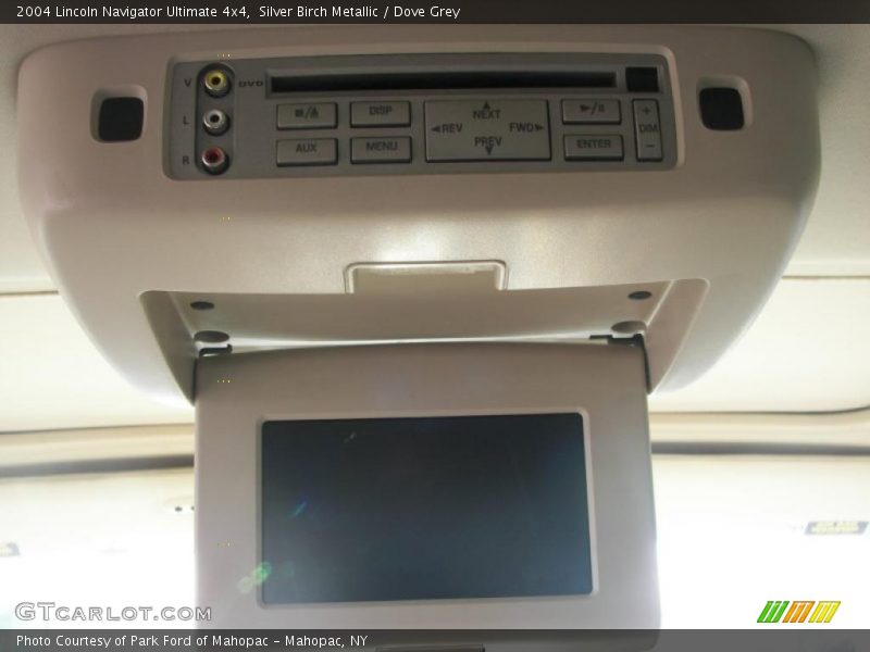 Silver Birch Metallic / Dove Grey 2004 Lincoln Navigator Ultimate 4x4