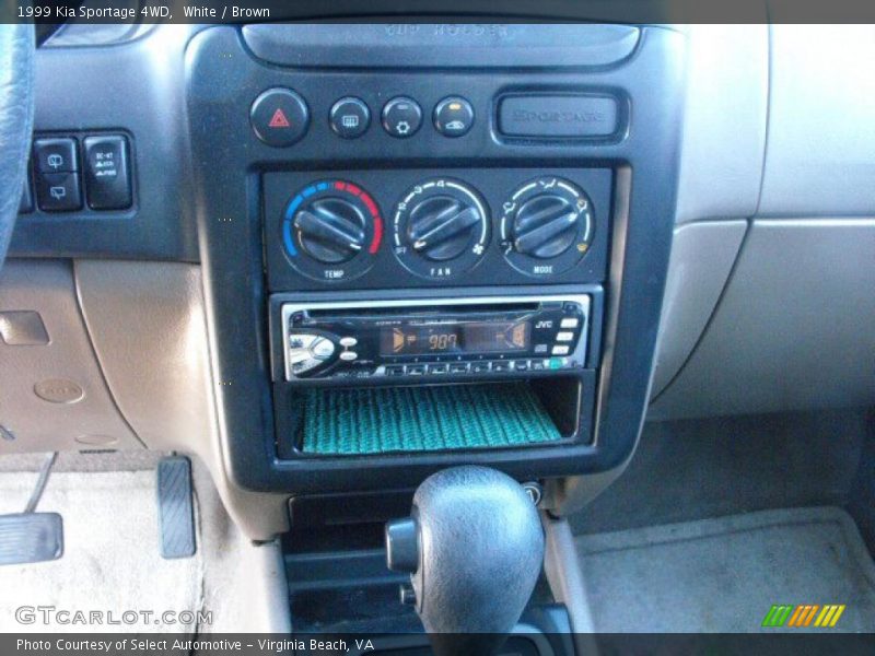 White / Brown 1999 Kia Sportage 4WD