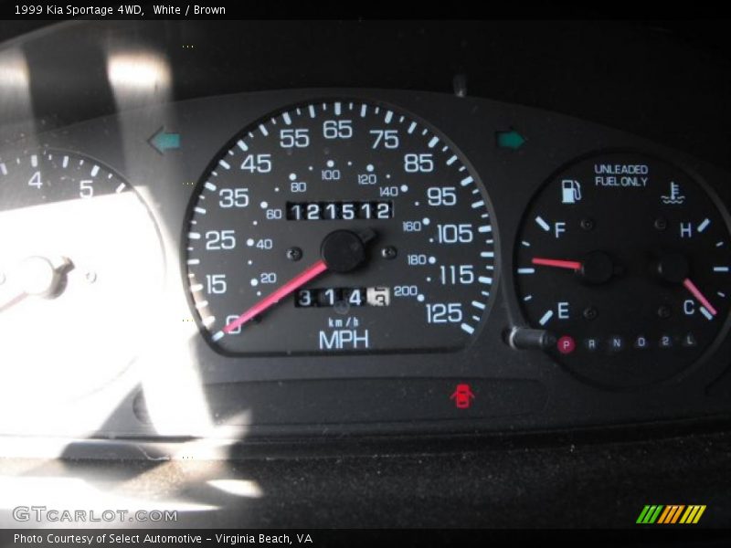 White / Brown 1999 Kia Sportage 4WD