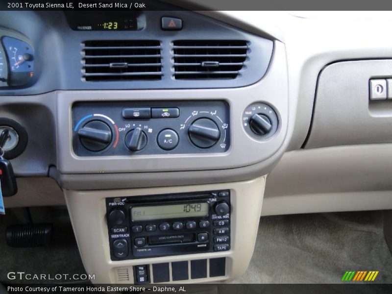 Desert Sand Mica / Oak 2001 Toyota Sienna LE