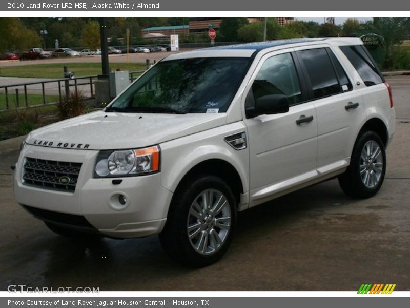 Alaska White / Almond 2010 Land Rover LR2 HSE