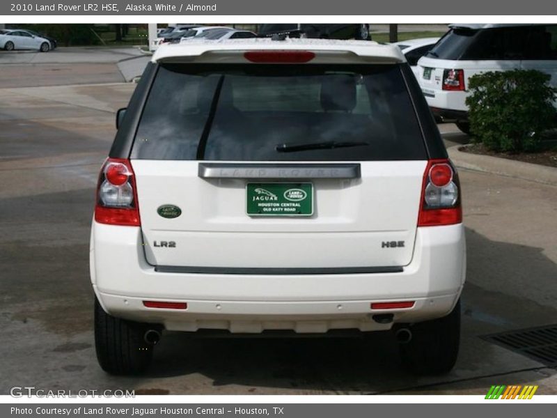 Alaska White / Almond 2010 Land Rover LR2 HSE