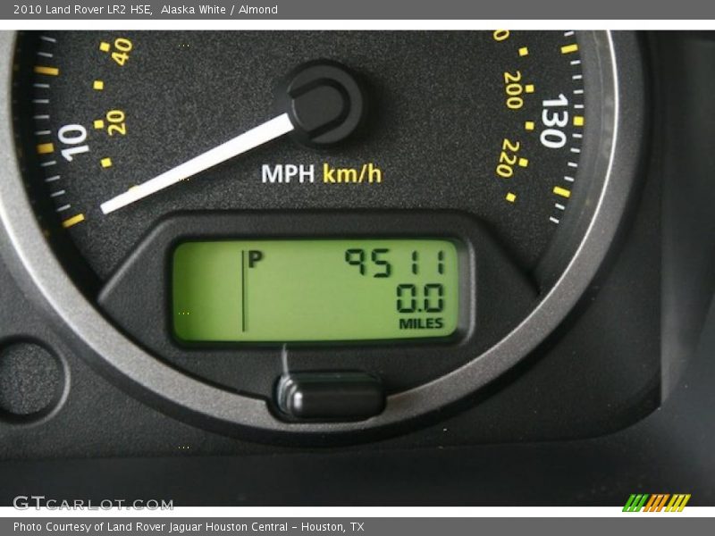 Alaska White / Almond 2010 Land Rover LR2 HSE