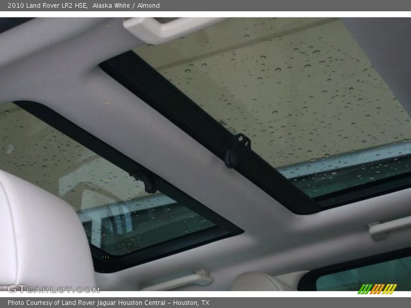 Alaska White / Almond 2010 Land Rover LR2 HSE