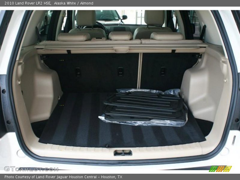 Alaska White / Almond 2010 Land Rover LR2 HSE
