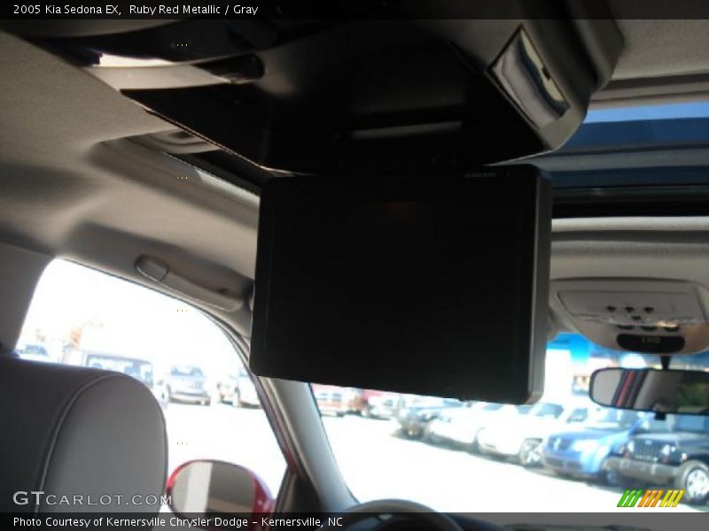 Ruby Red Metallic / Gray 2005 Kia Sedona EX