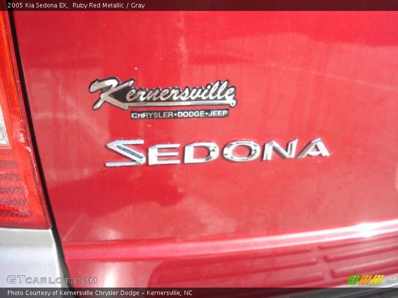 Ruby Red Metallic / Gray 2005 Kia Sedona EX