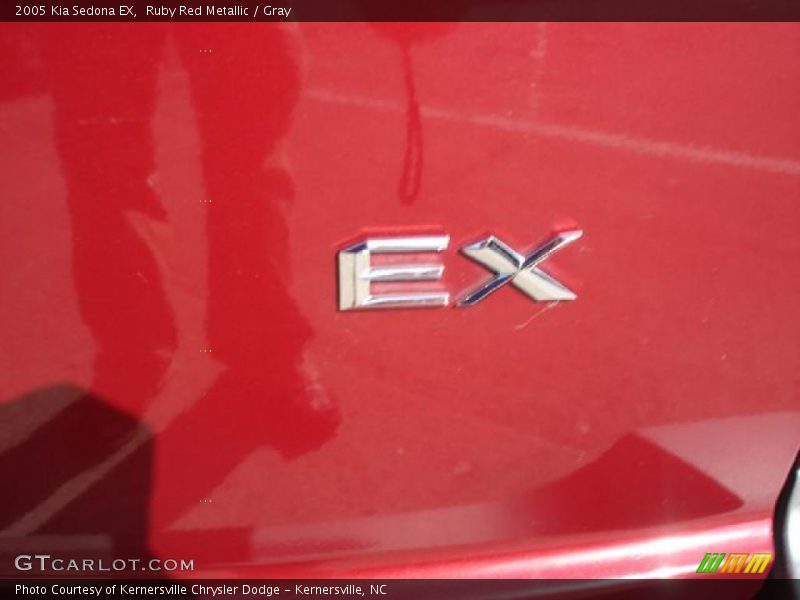 Ruby Red Metallic / Gray 2005 Kia Sedona EX
