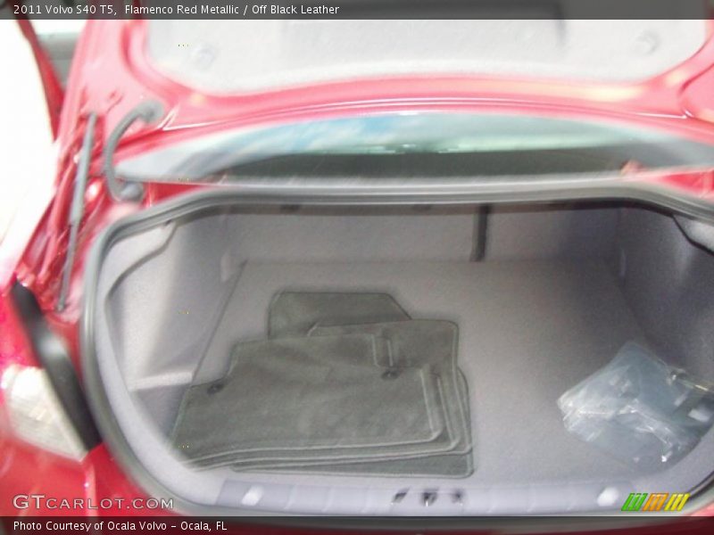 Flamenco Red Metallic / Off Black Leather 2011 Volvo S40 T5