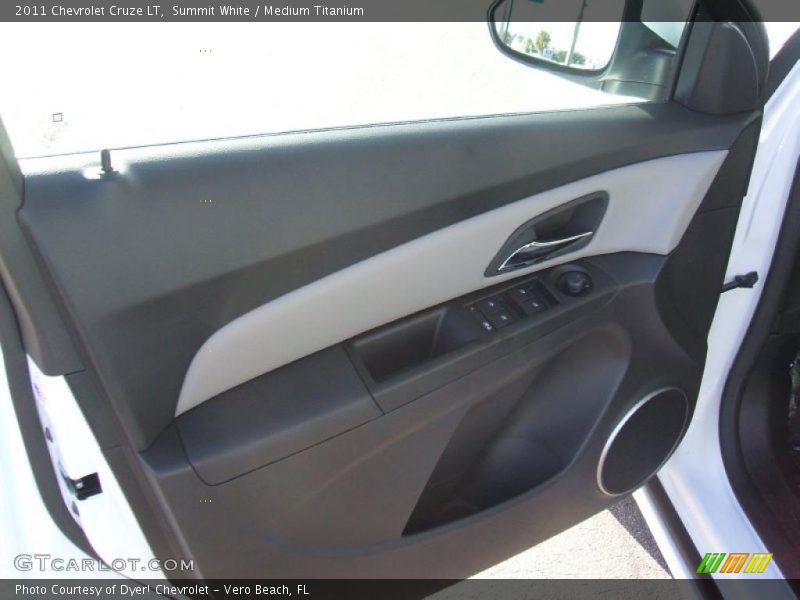 Summit White / Medium Titanium 2011 Chevrolet Cruze LT