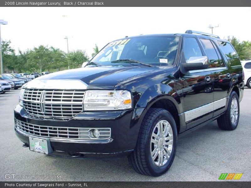 Front 3/4 View of 2008 Navigator Luxury