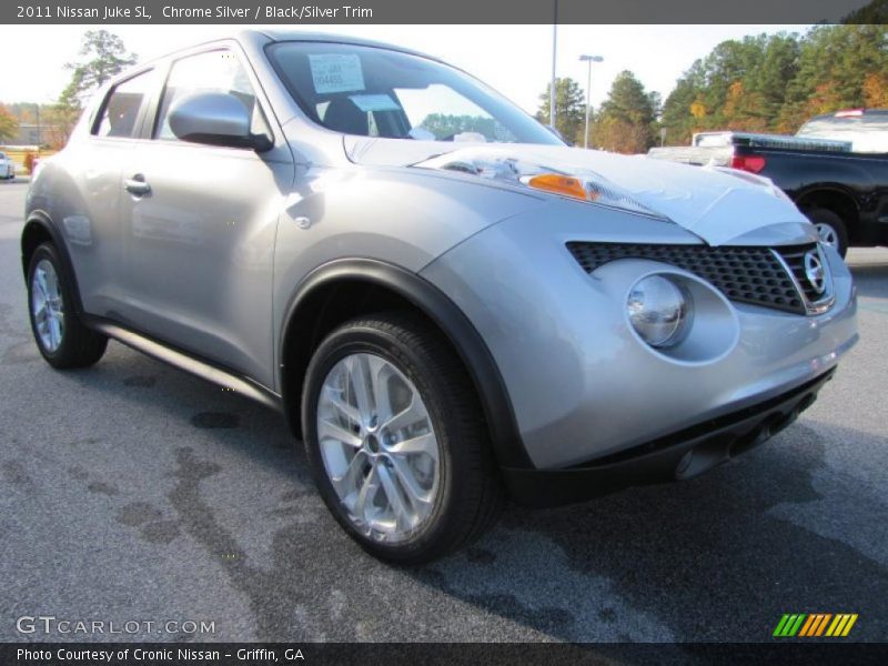 Front 3/4 View of 2011 Juke SL