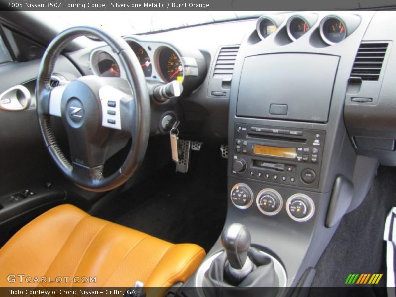 Dashboard of 2005 350Z Touring Coupe