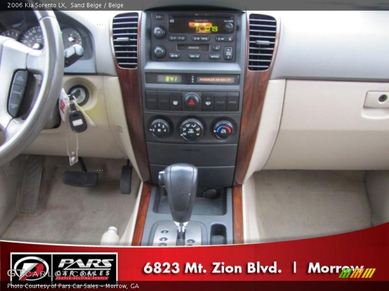 Sand Beige / Beige 2006 Kia Sorento LX