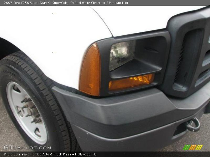 Oxford White Clearcoat / Medium Flint 2007 Ford F250 Super Duty XL SuperCab